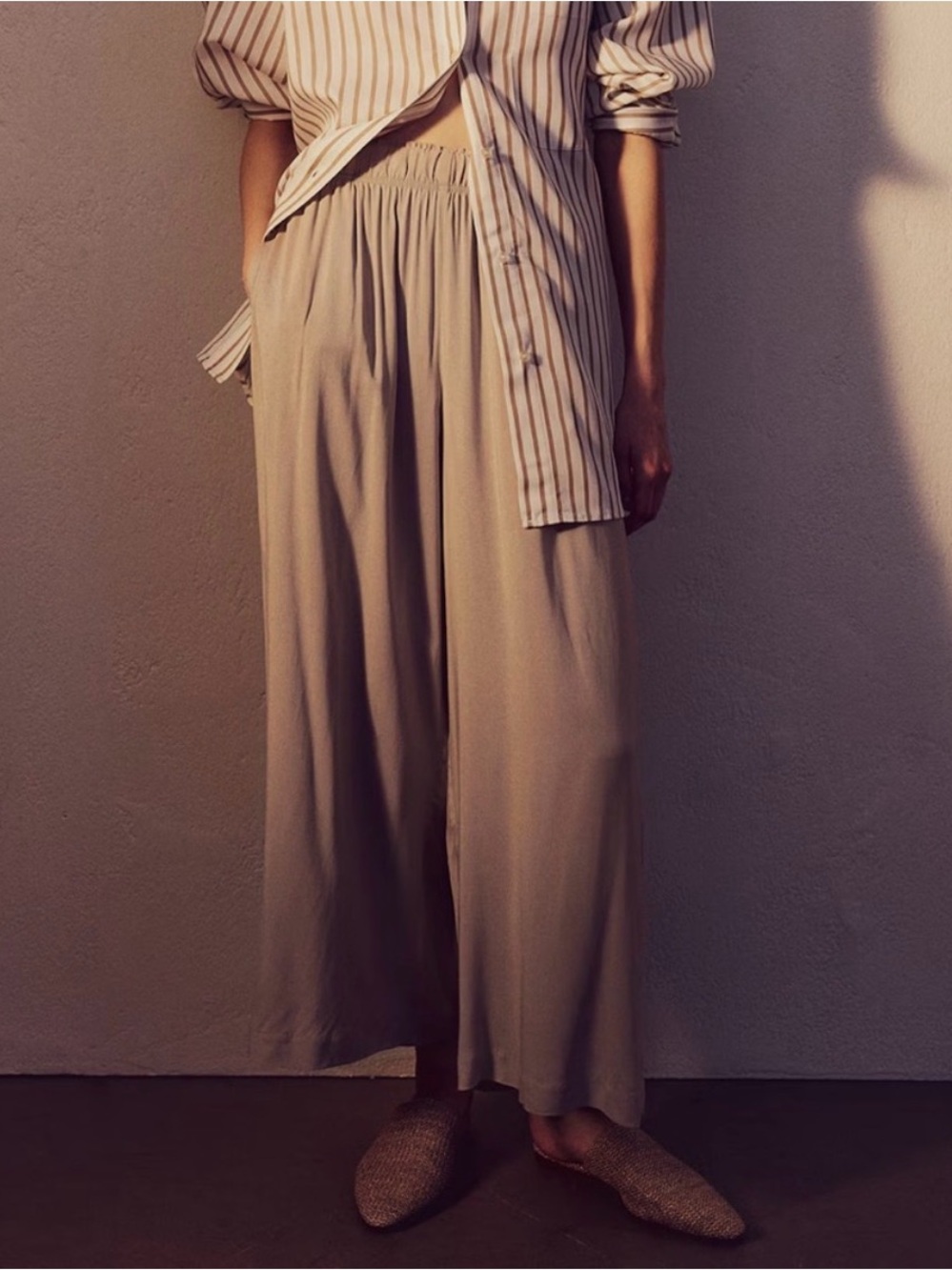H&M Black Elastic Waist Wide Leg Viscose Pants - Picture 2 of 7